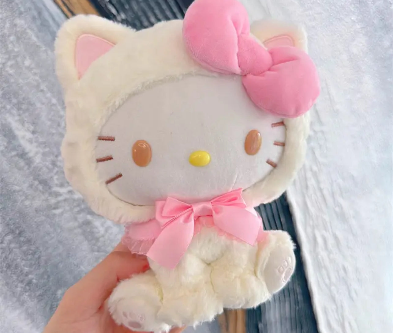 Hello kitty plushie